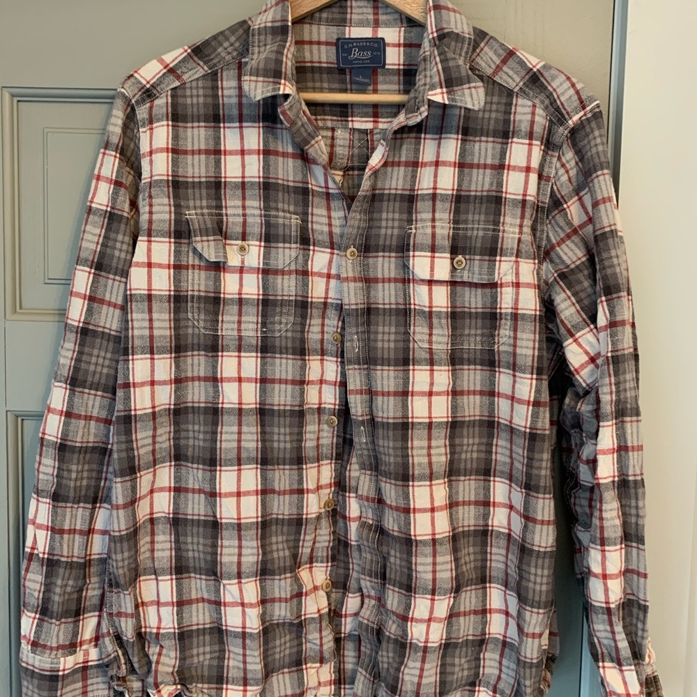 G.H. Bass & Co. double pocket button down large